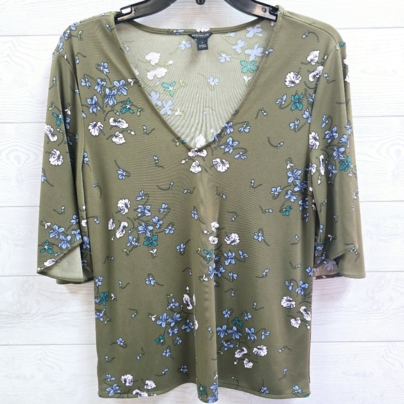 Ann Taylor Tops - Ann Taylor Floral V-Neck Blouse‎